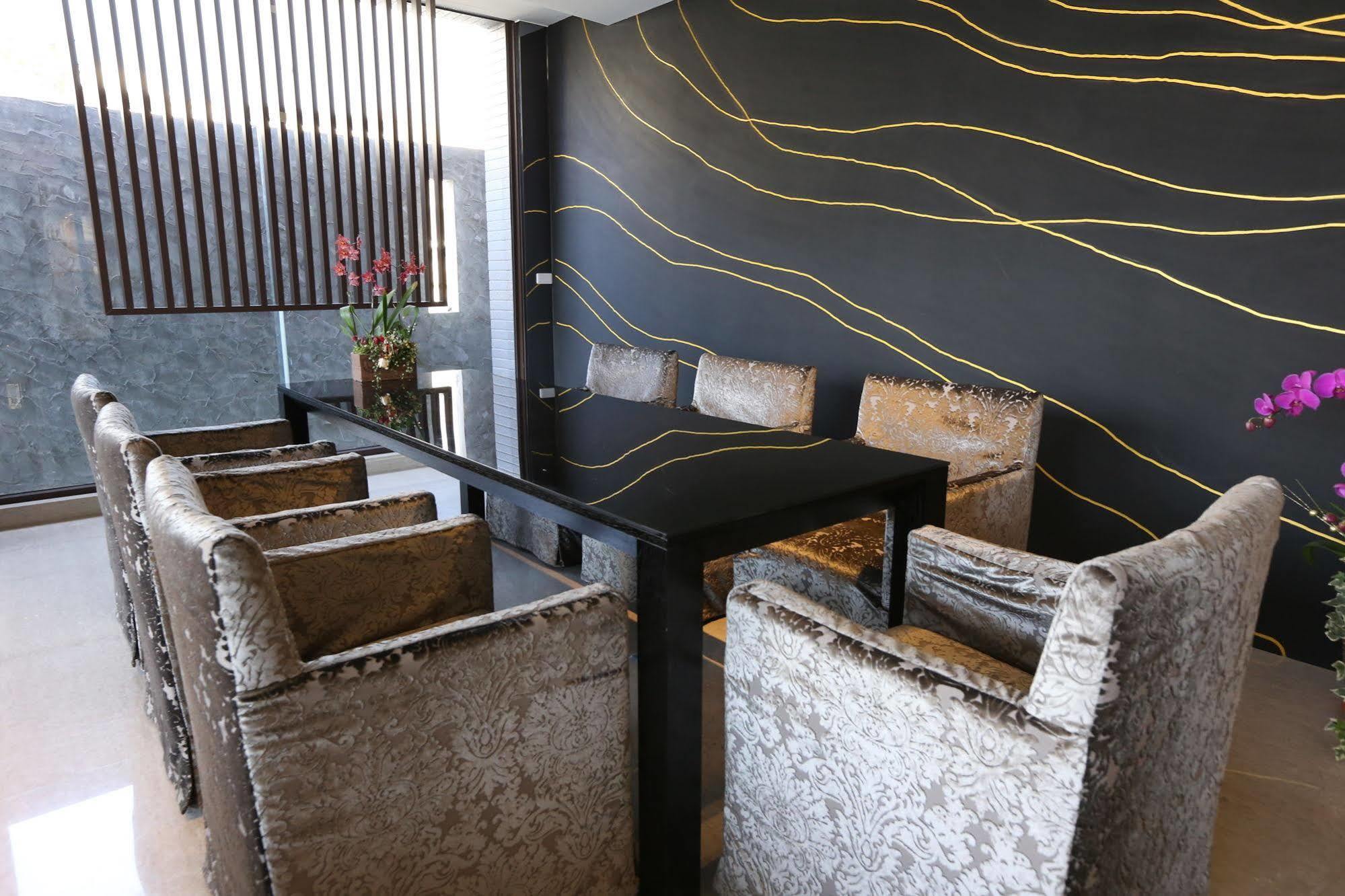 Kun Hotel Taichung Eksteriør billede