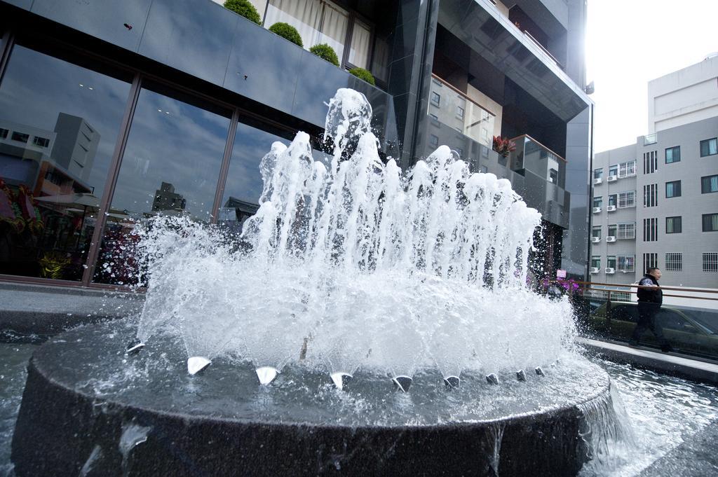 Kun Hotel Taichung Eksteriør billede